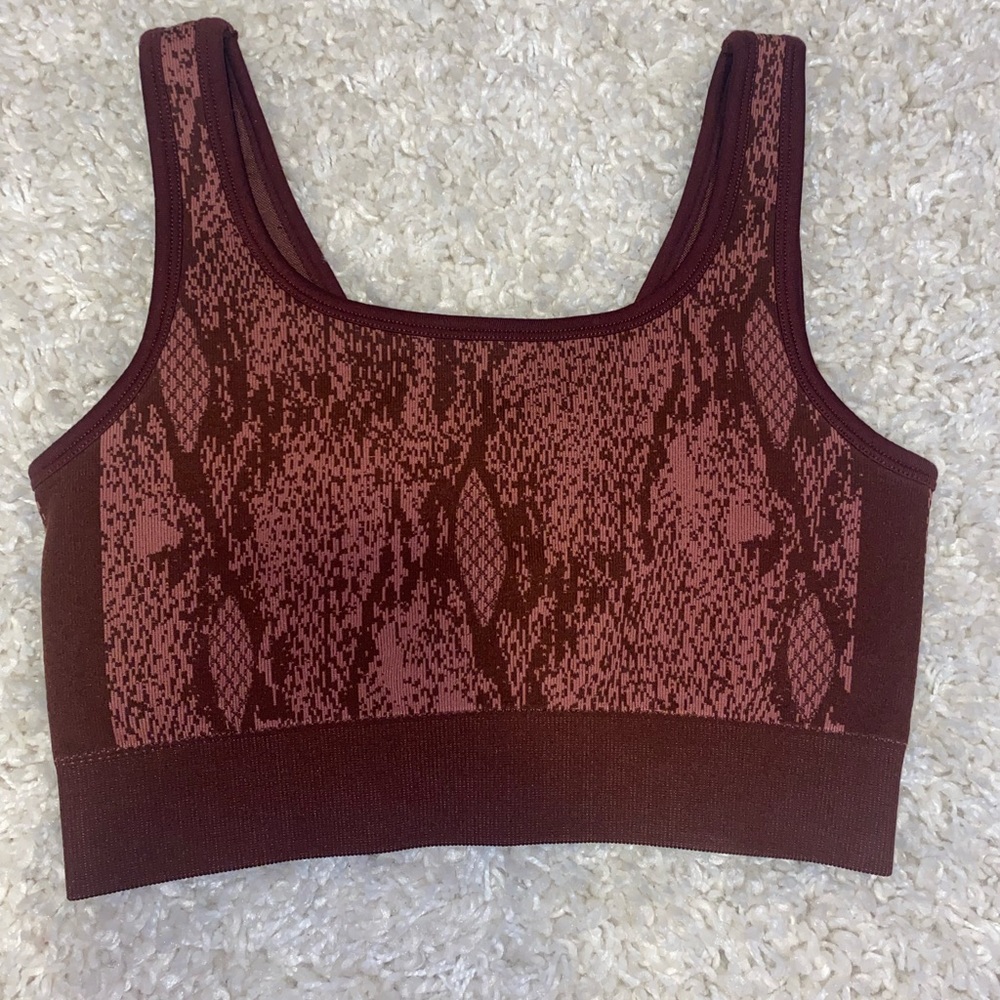 fabletics maroon snakeskin sports bra
